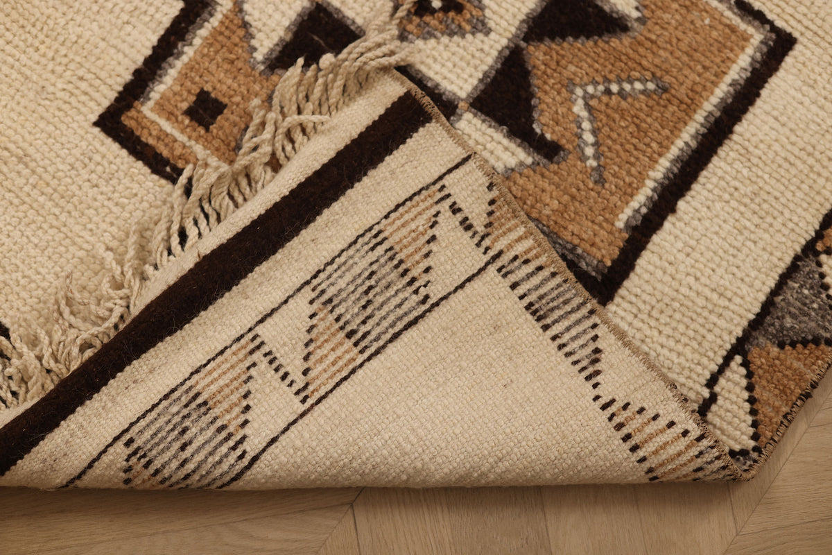 Gethurenk Persian Style Runner Rug