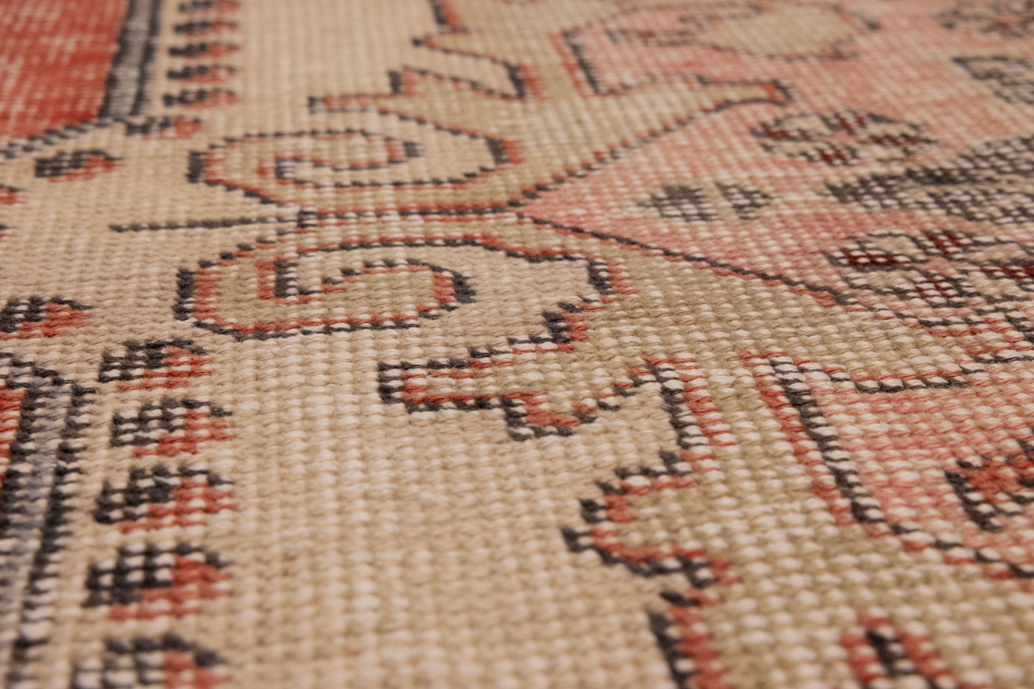 Vintage Nevşehir Turkish Area Rug 4x7 ft — Red & Beige Floral