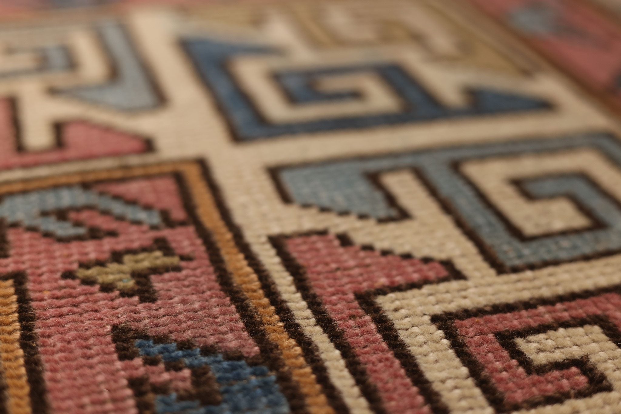 Vintage Uşak Turkish Area Rug 6x9 ft — Blue & Pink Geometric