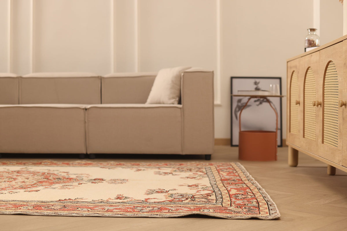 Vintage Isparta Turkish Area Rug 6x10 ft — Beige & Red Floral