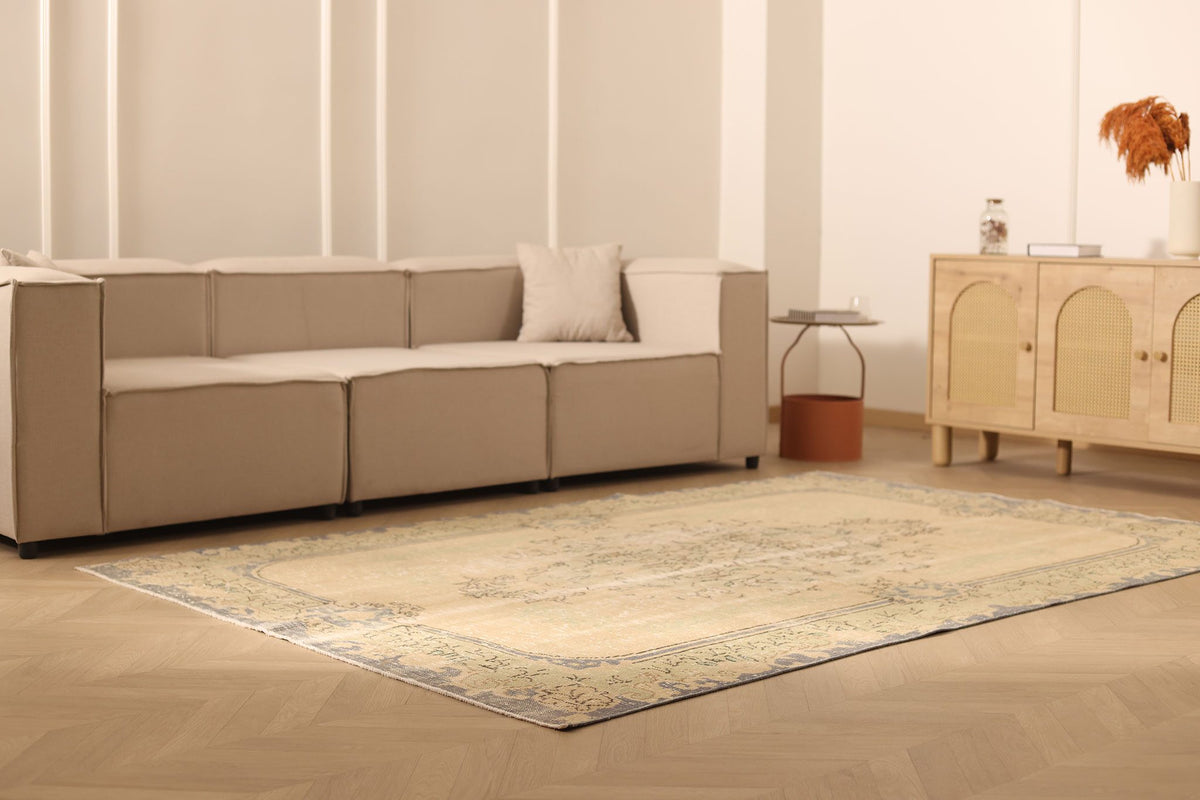 Vintage Isparta Turkish Area Rug 6x9 ft — Beige & Gray Floral