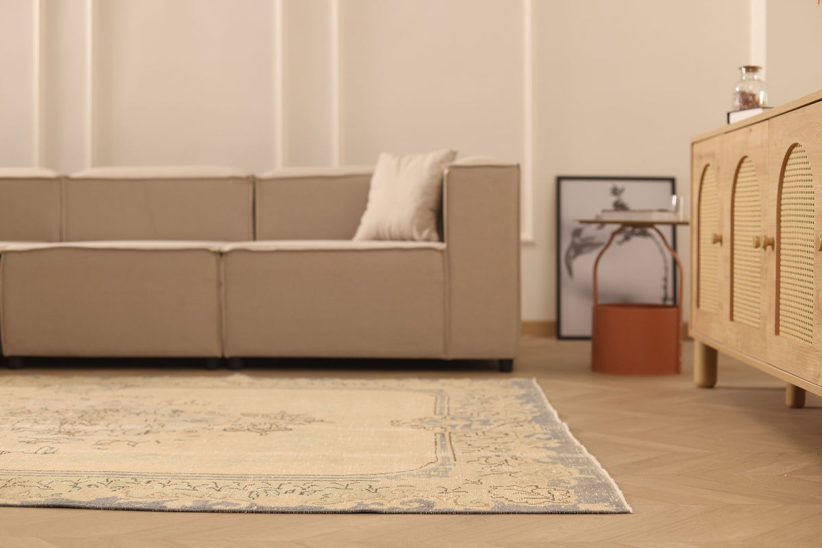 Vintage Isparta Turkish Area Rug 6x9 ft — Beige & Gray Floral