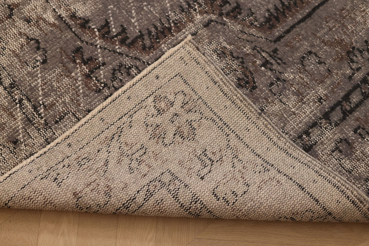 Vintage Isparta Turkish Area Rug 6x10 ft — Gray & Brown Floral