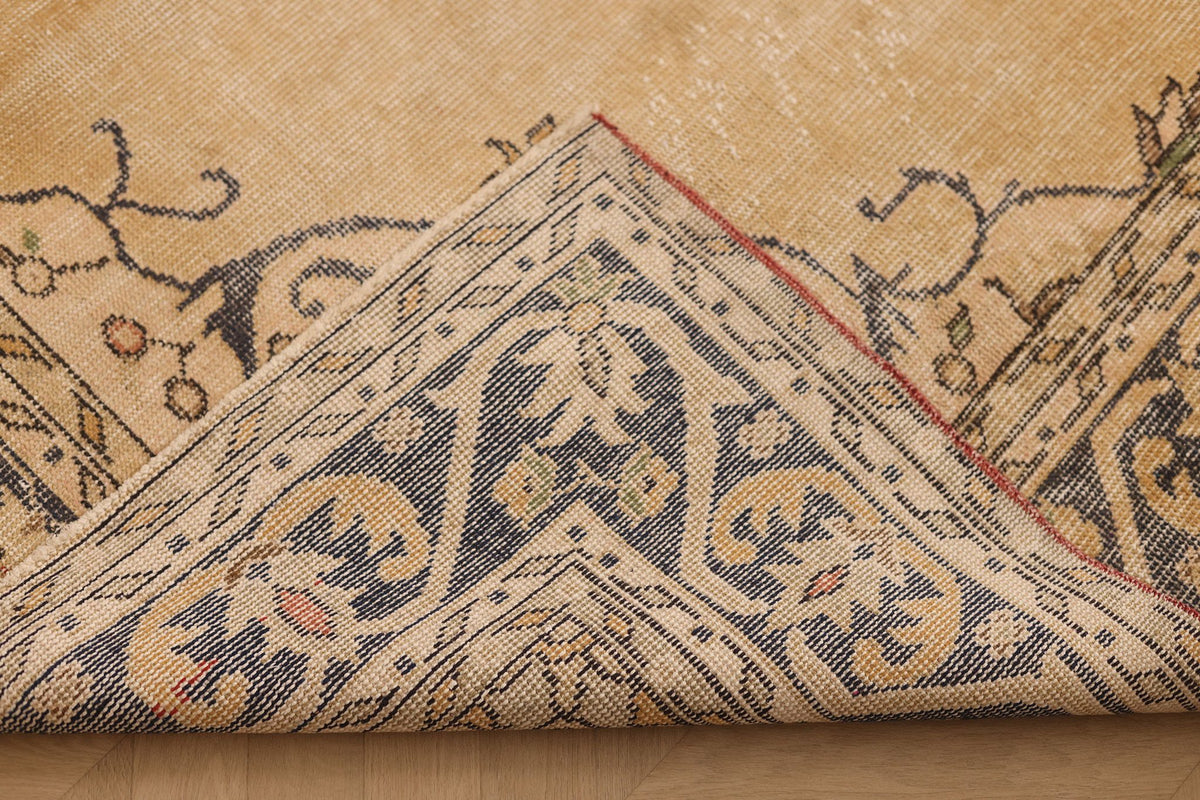 Vintage Isparta Turkish Area Rug 6x10 ft — Beige & Gray Floral