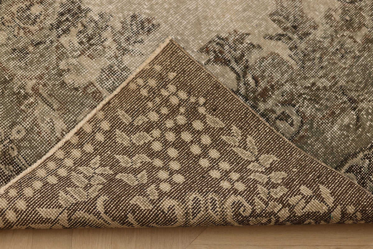 Vintage Isparta Turkish Area Rug 6x9 ft — Gray & Beige Floral