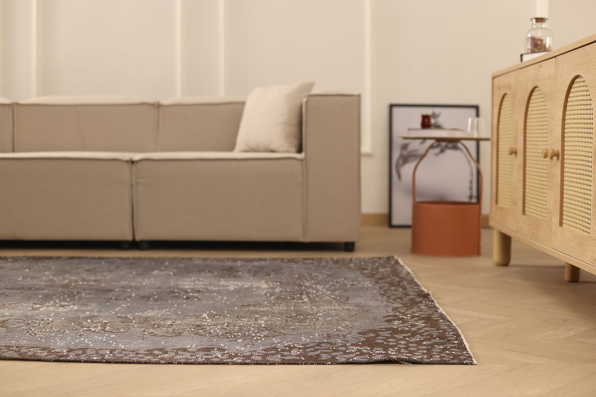 Vintage Isparta Turkish Area Rug 6x10 ft — Gray & Brown Floral
