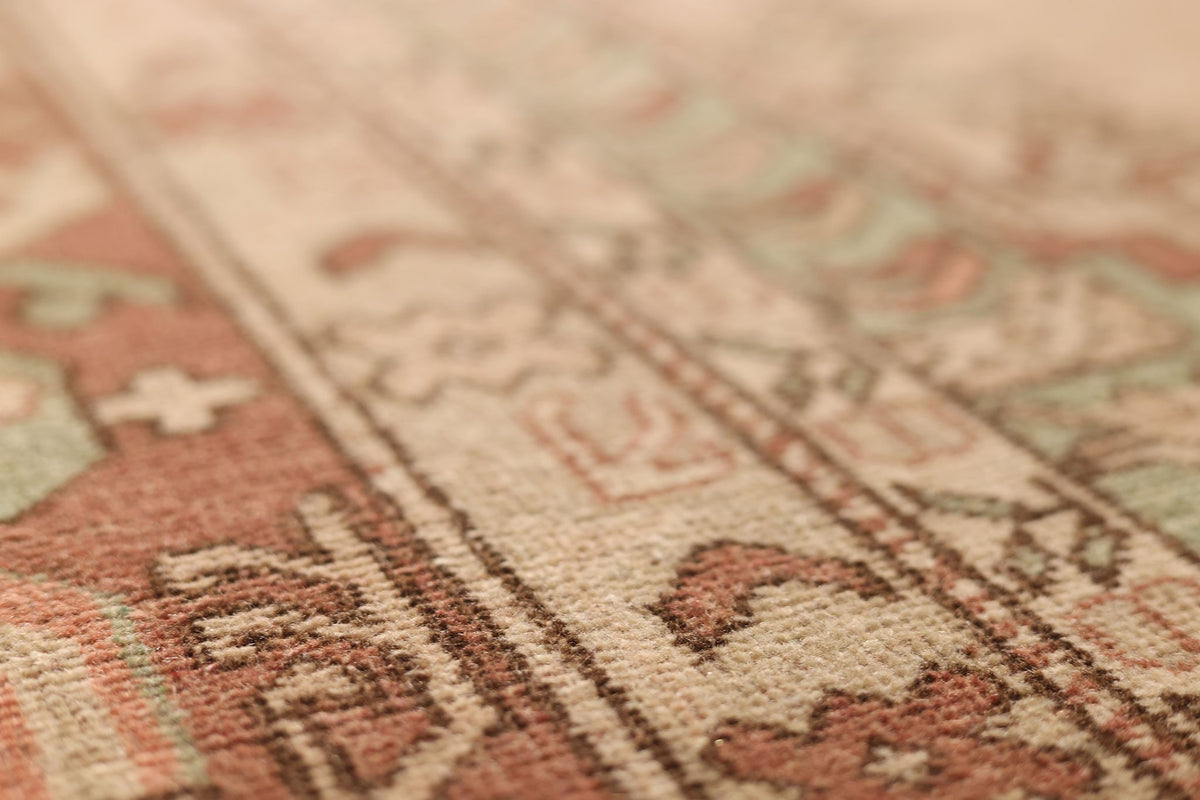 Vintage Uşak Turkish Area Rug 6x10 ft — Beige & Green Geometric