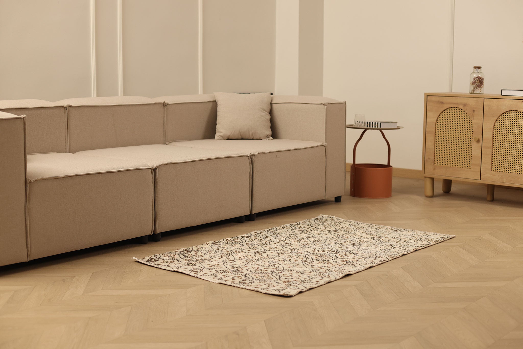 Vintage Isparta Turkish Doormat 3x5 ft — White & Gray Floral