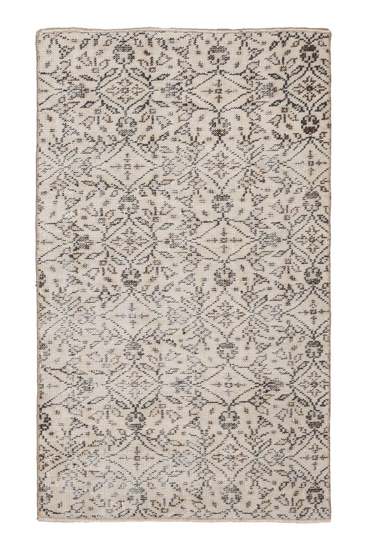 Vintage Isparta Turkish Doormat 3x5 ft — White & Gray Floral