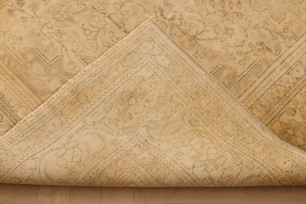 Vintage Uşak Turkish Area Rug 6x10 ft — Beige & Brown Floral