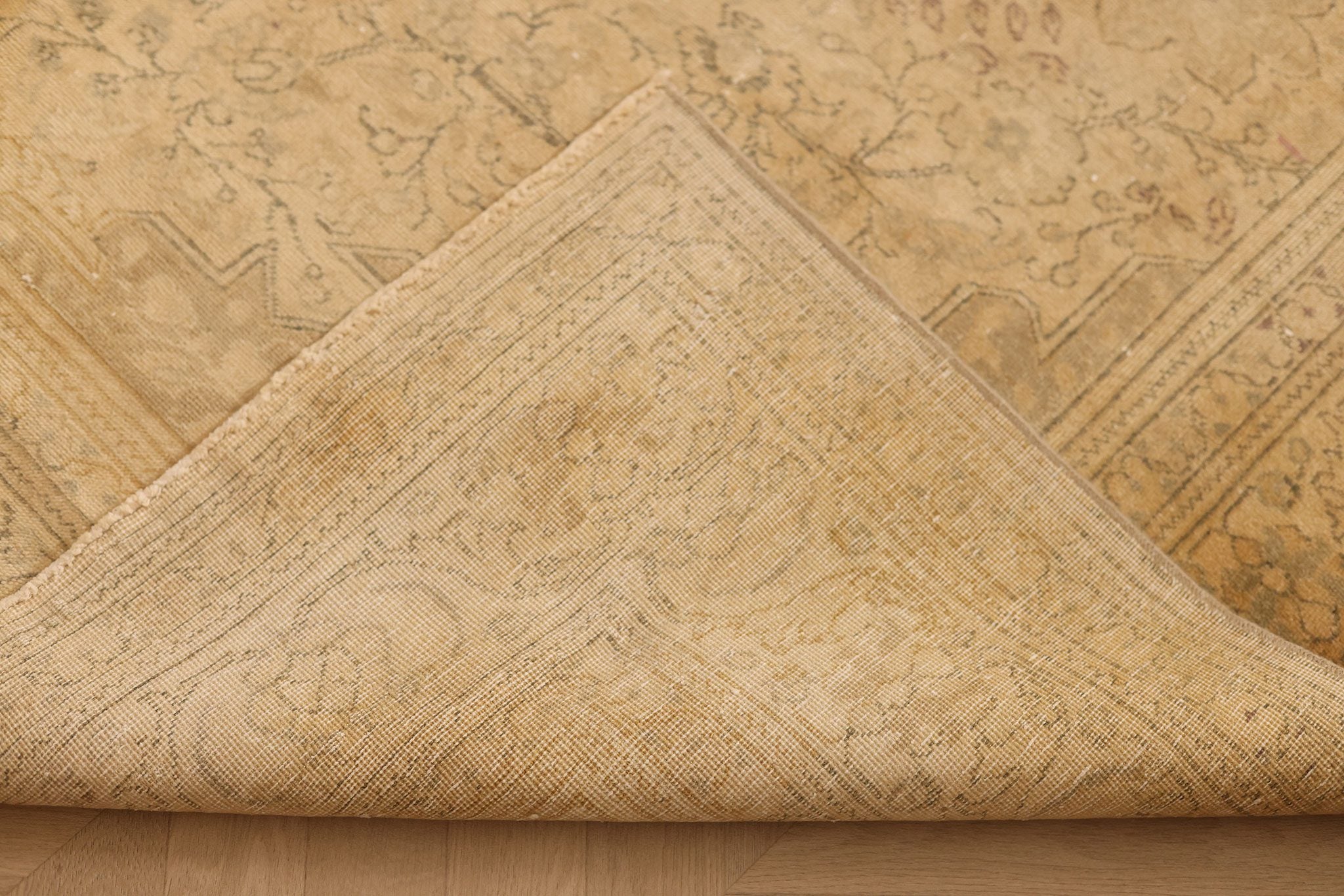 Vintage Uşak Turkish Area Rug 6x10 ft — Beige & Brown Floral