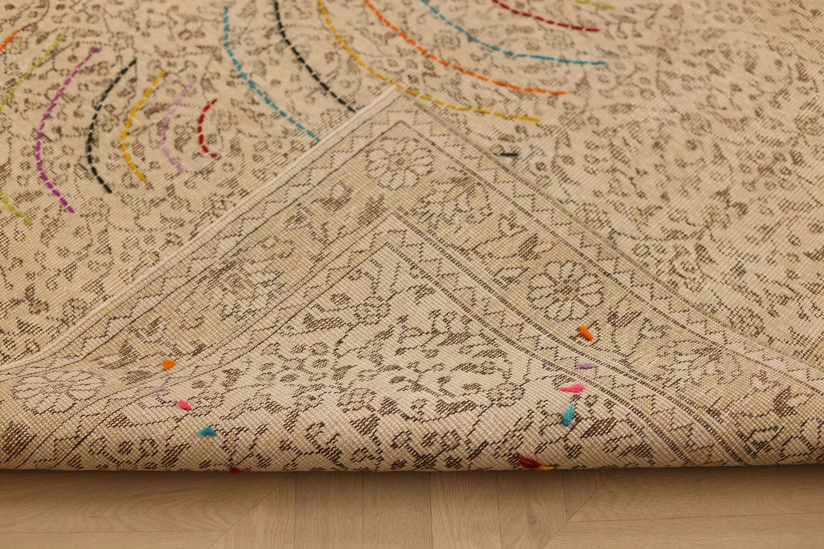 Vintage Isparta Turkish Area Rug 5x8 ft — Beige & Gray Geometric