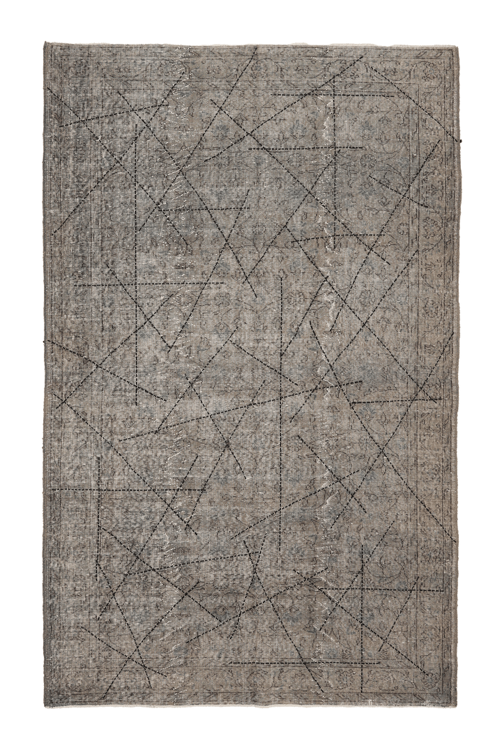 Vintage Isparta Turkish Area Rug 5x9 ft — Gray & Beige Geometric