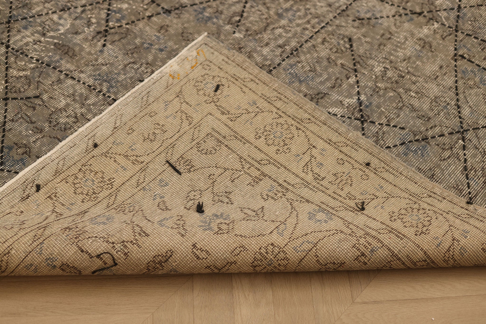 Vintage Isparta Turkish Area Rug 5x9 ft — Gray & Beige Geometric