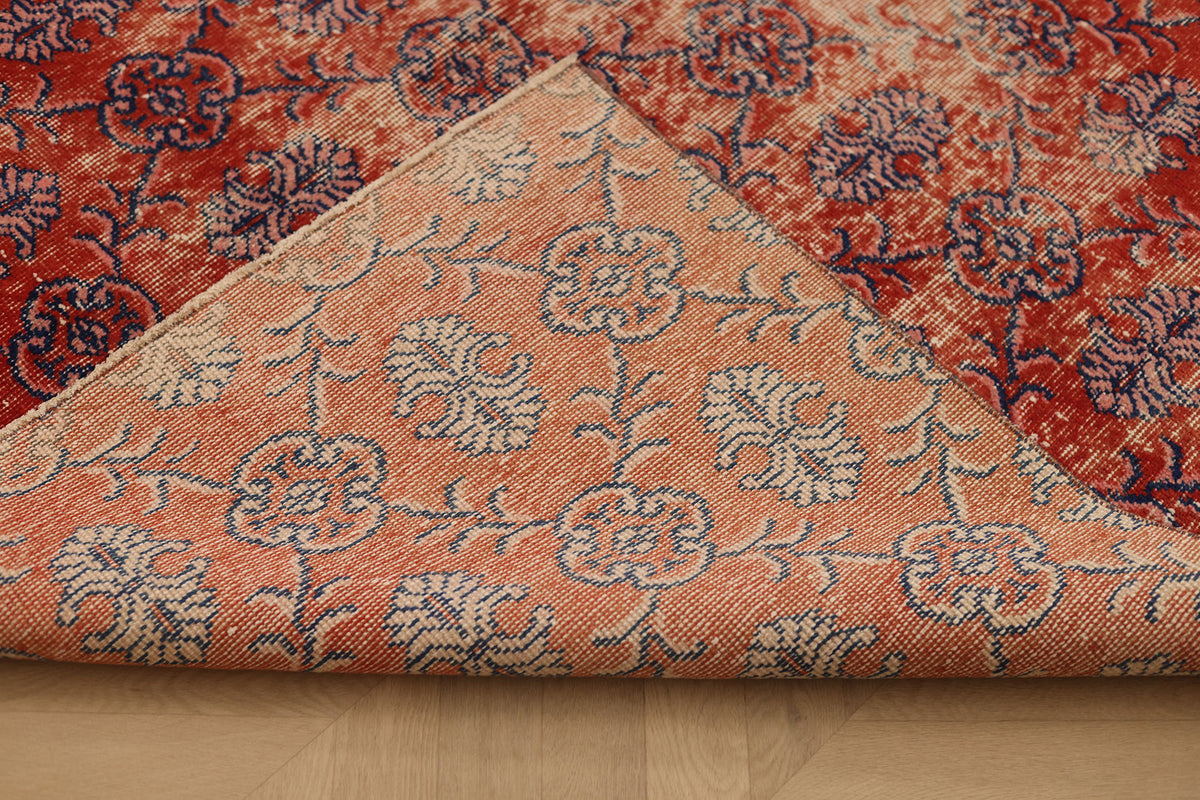 Vintage Isparta Turkish Area Rug 5x9 ft — Red & Gray Floral