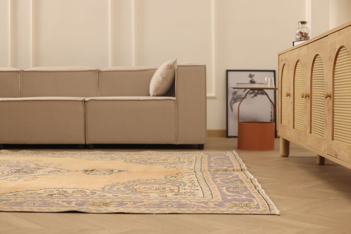 Vintage Isparta Turkish Area Rug 6x10 ft — Beige & Gray Floral
