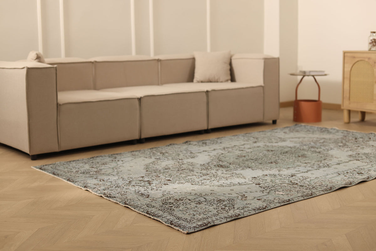 Vintage Isparta Turkish Area Rug 5x9 ft — Gray Floral (No. 39272)