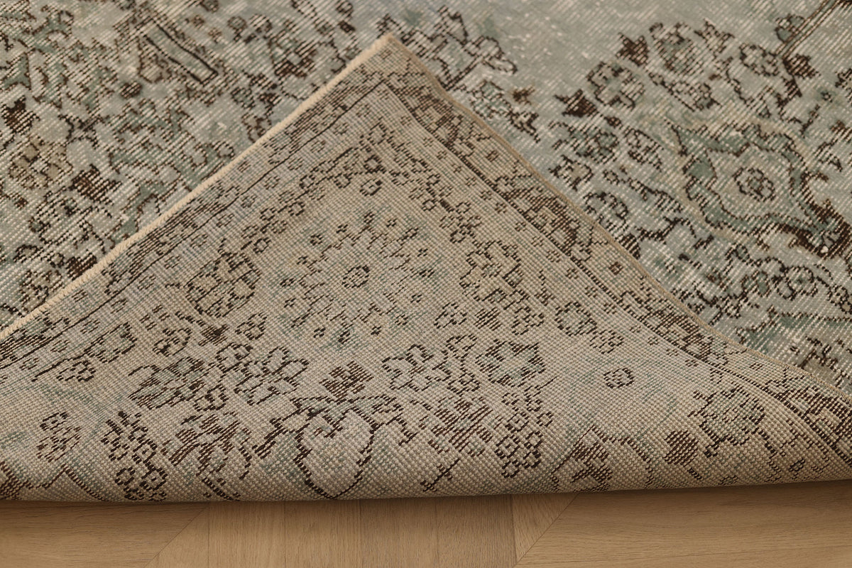 Vintage Isparta Turkish Area Rug 5x9 ft — Gray Floral (No. 39272)