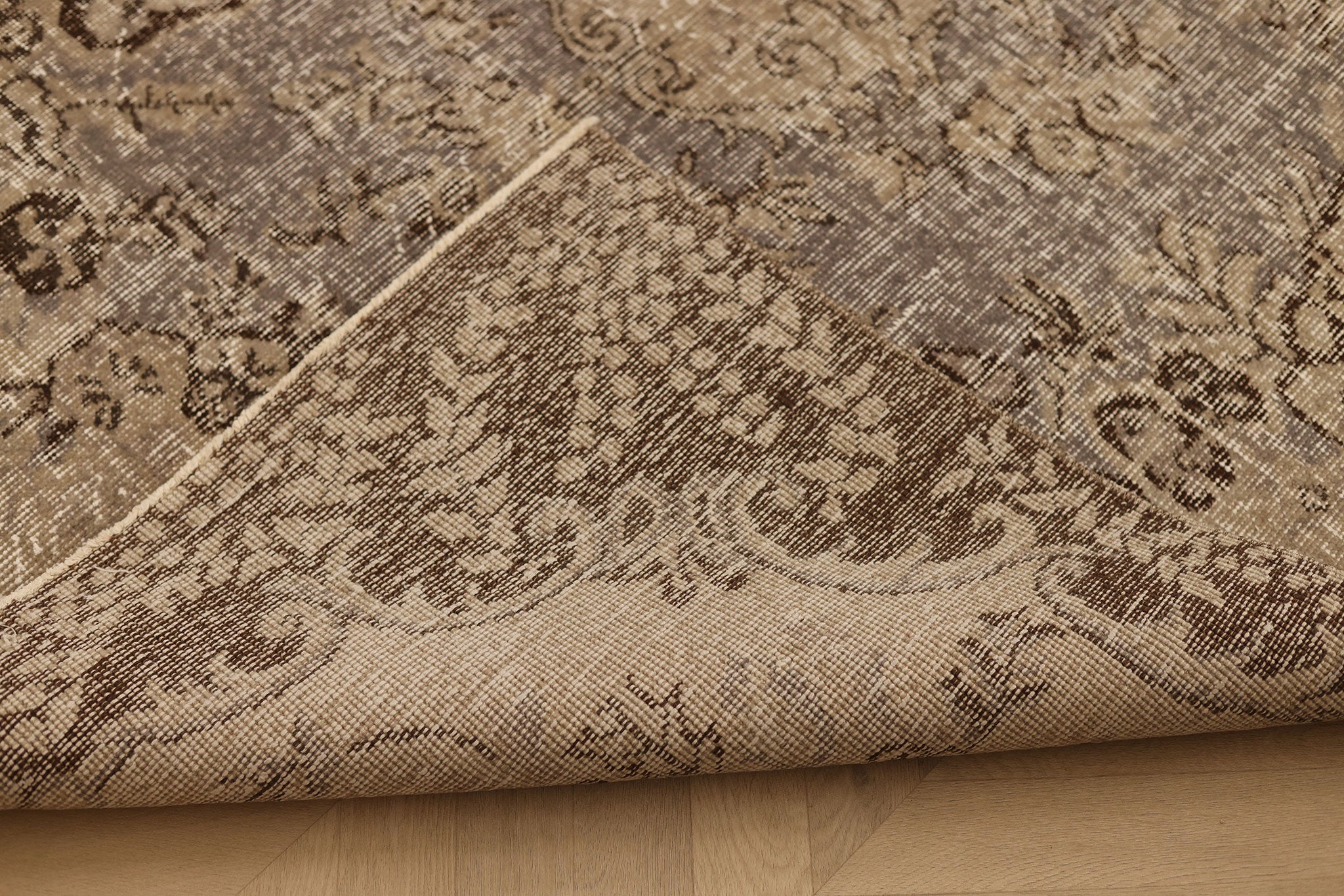 Vintage Isparta Turkish Area Rug 5x8 ft — Beige & Gray Floral (No. 39281)