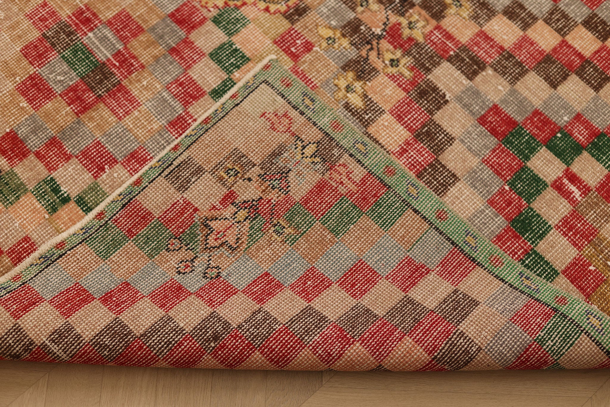 Vintage Isparta Turkish Area Rug 5x9 ft — Beige & Red Geometric