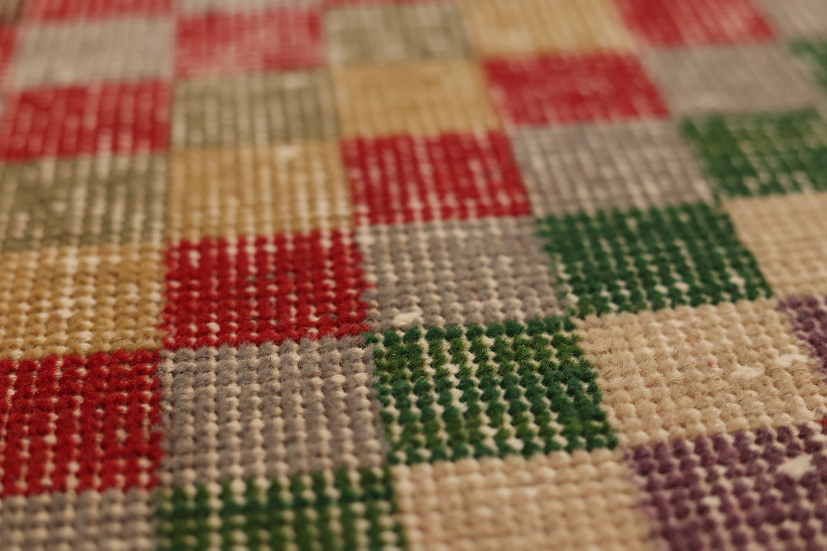 Vintage Isparta Turkish Area Rug 5x9 ft — Beige & Red Geometric