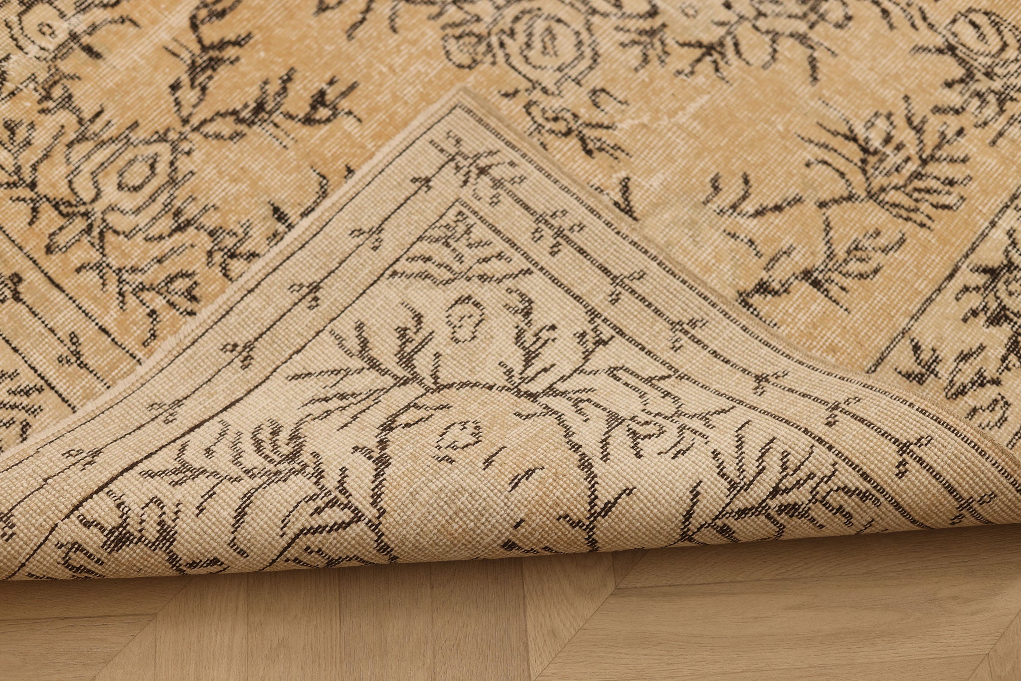 Vintage Isparta Turkish Area Rug 5x8 ft — Beige & Gray Floral