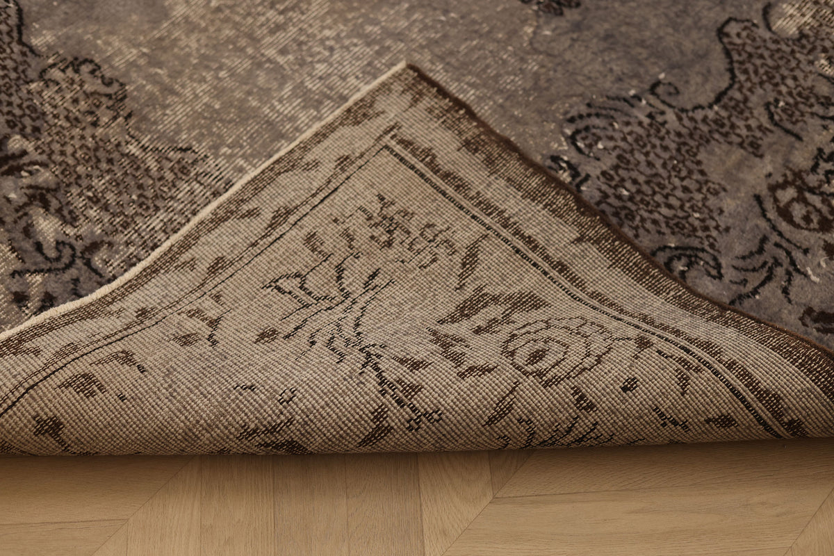 Vintage Isparta Turkish Area Rug 6x8 ft — Gray Floral