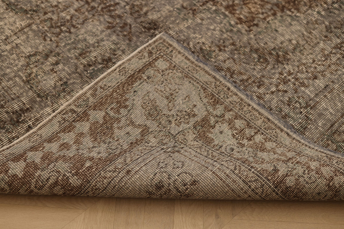 Vintage Isparta Turkish Area Rug 5x8 ft — Gray & Brown Floral