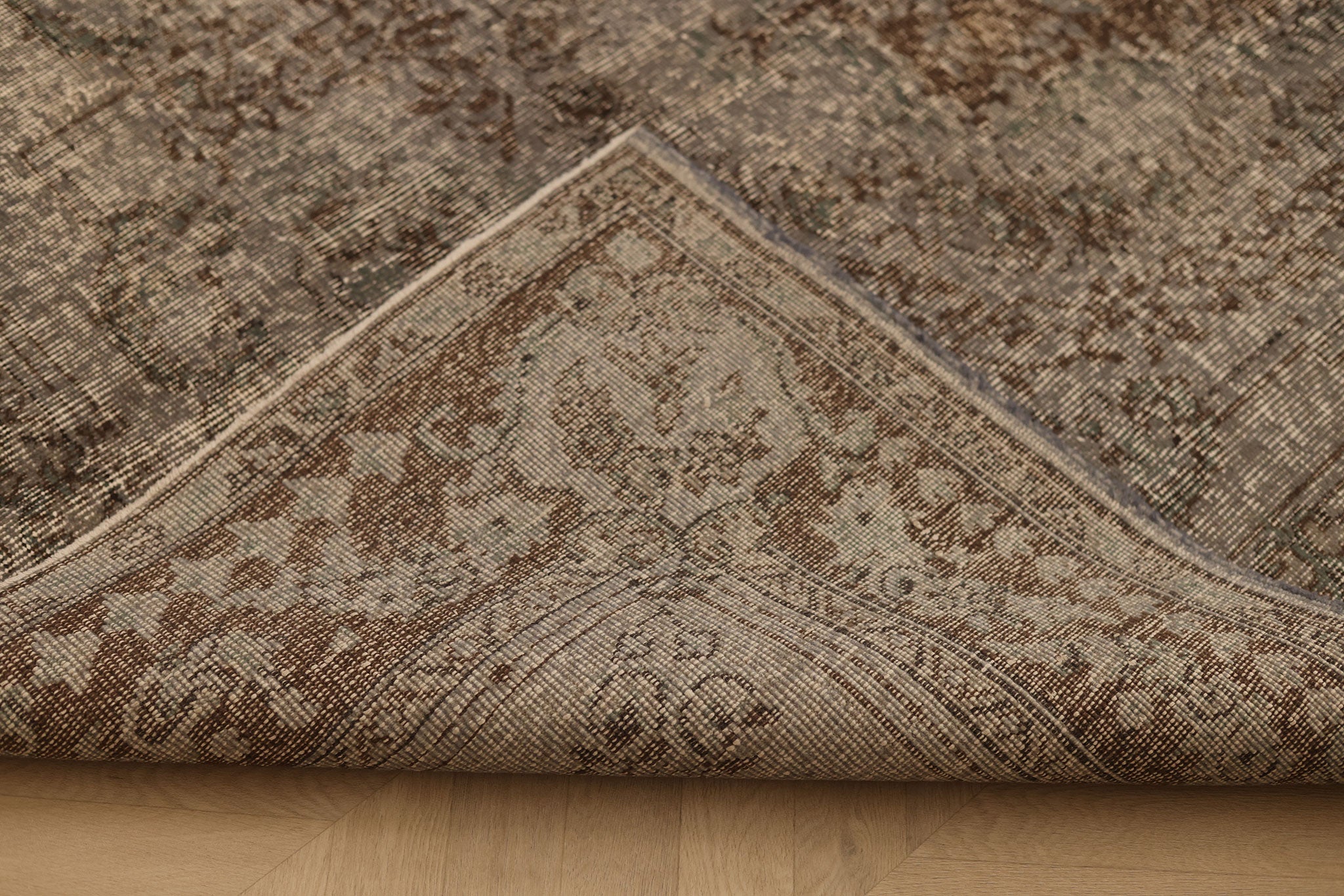 Vintage Isparta Turkish Area Rug 5x8 ft — Gray & Brown Floral