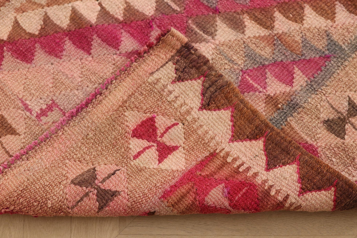 Vintage Southeastern Persian Style Kilim Runner Rug 3x8 ft — Pink & Beige Geometric