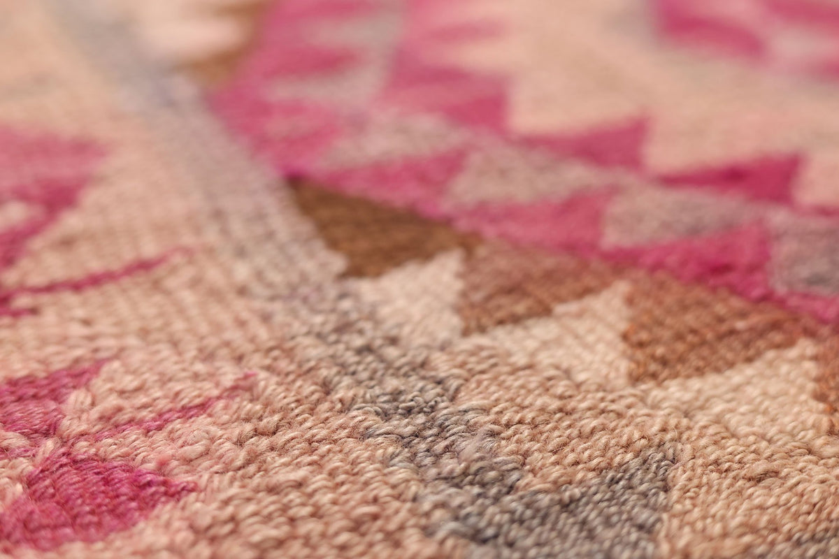 Vintage Southeastern Persian Style Kilim Runner Rug 3x8 ft — Pink & Beige Geometric