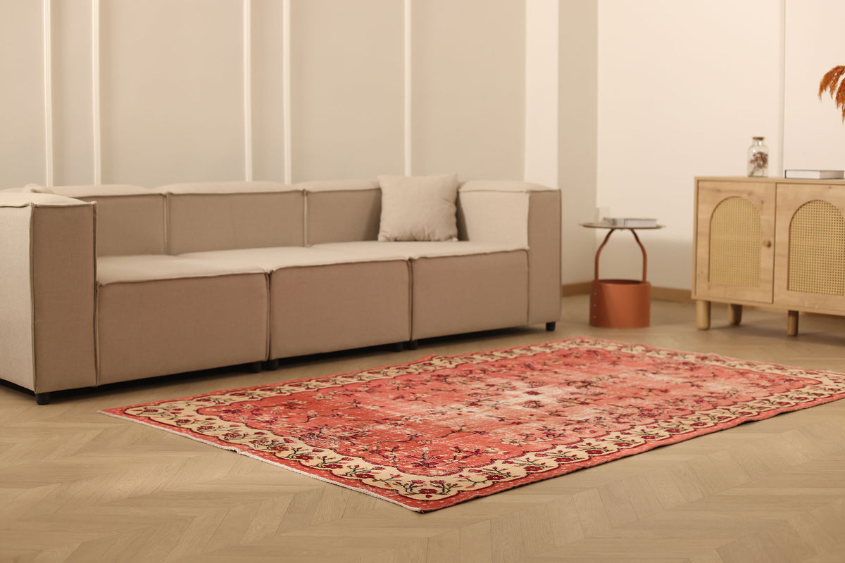 Vintage Isparta Turkish Area Rug 5x8 ft — Red & Beige Distressed