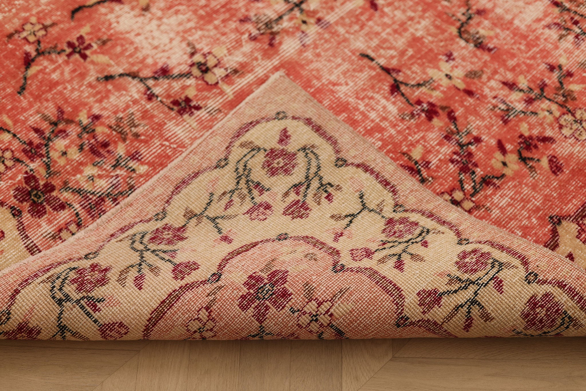 Vintage Isparta Turkish Area Rug 5x8 ft — Red & Beige Distressed