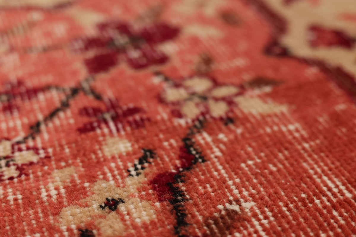 Vintage Isparta Turkish Area Rug 5x8 ft — Red & Beige Distressed