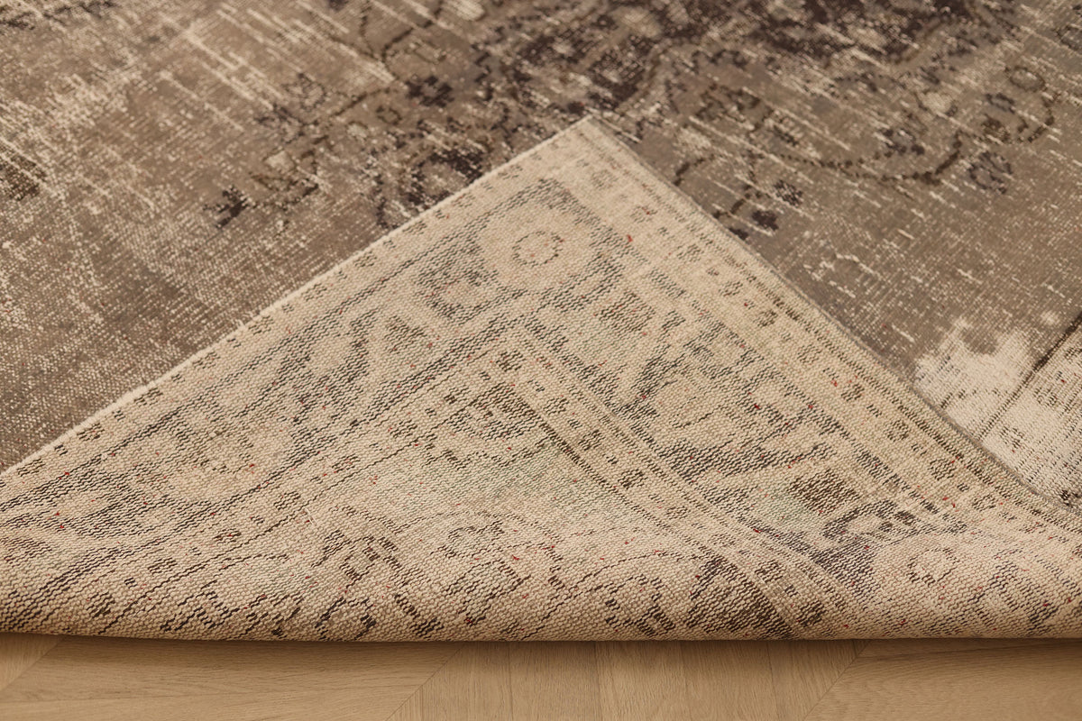 Vintage Manisa Turkish Area Rug 6x8 ft — Gray & Beige Distressed