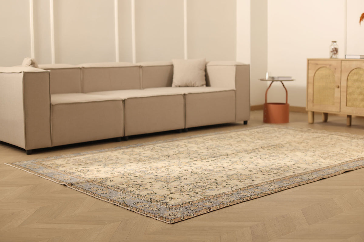 Vintage Isparta Turkish Area Rug 6x10 ft — Beige & Gray Floral (No. 39985)