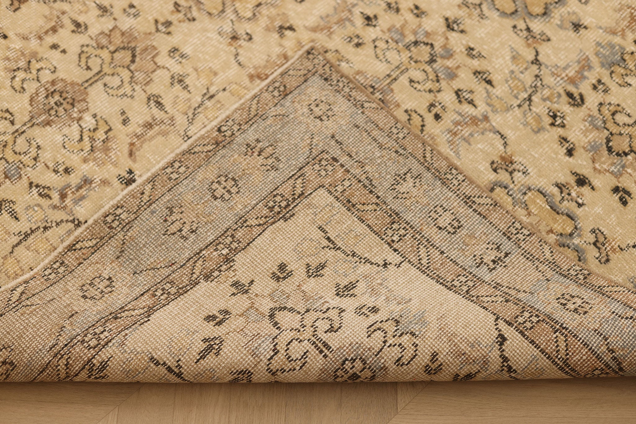 Vintage Isparta Turkish Area Rug 6x10 ft — Beige & Gray Floral (No. 39985)