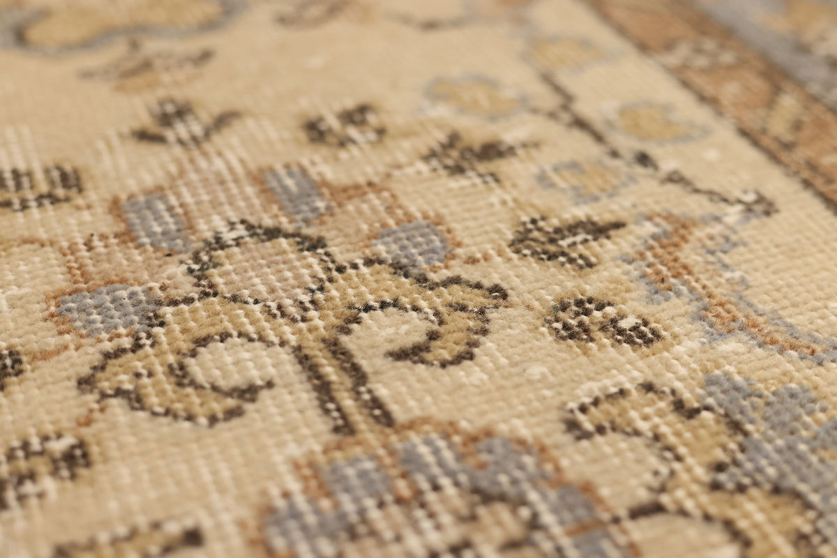 Vintage Isparta Turkish Area Rug 6x10 ft — Beige & Gray Floral (No. 39985)