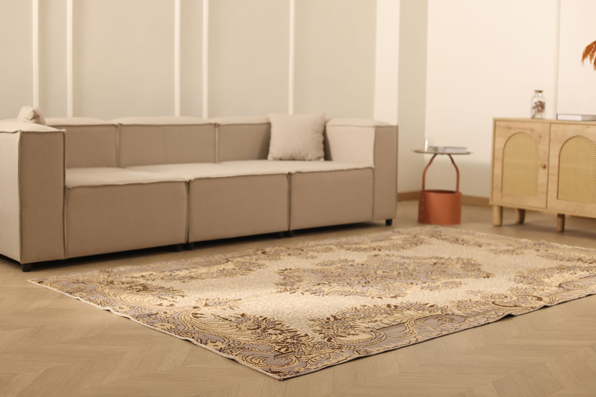 Vintage Isparta Turkish Area Rug 6x9 ft — Beige & Gray Floral (No. 39991)