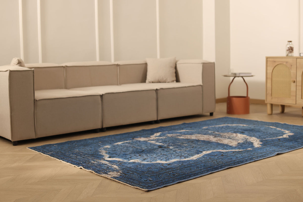 Vintage Isparta Turkish Area Rug 5x8 ft — Blue & White Floral