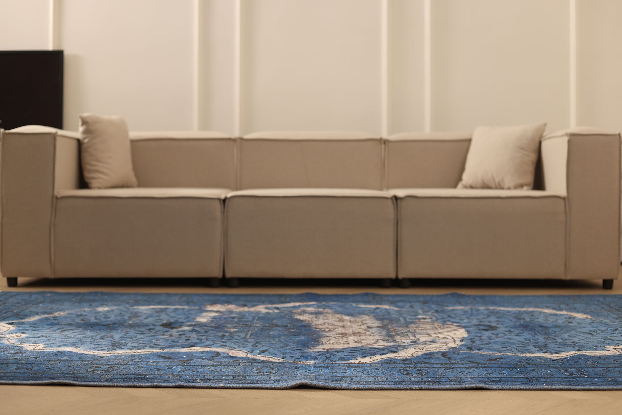 Vintage Isparta Turkish Area Rug 5x8 ft — Blue & White Floral