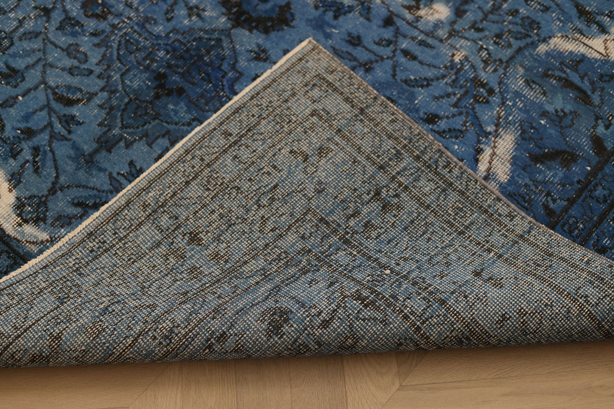 Vintage Isparta Turkish Area Rug 5x8 ft — Blue & White Floral