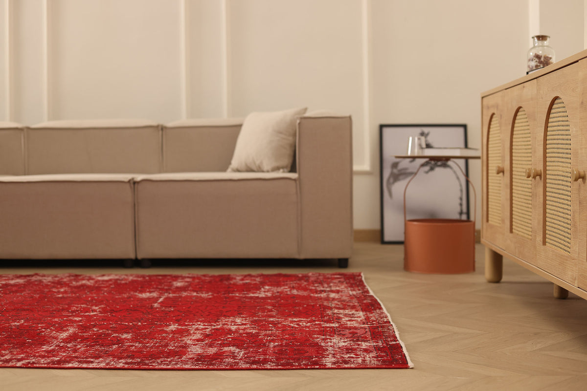 Vintage Isparta Turkish Area Rug 5x9 ft — Red Overdyed (No. 40086)