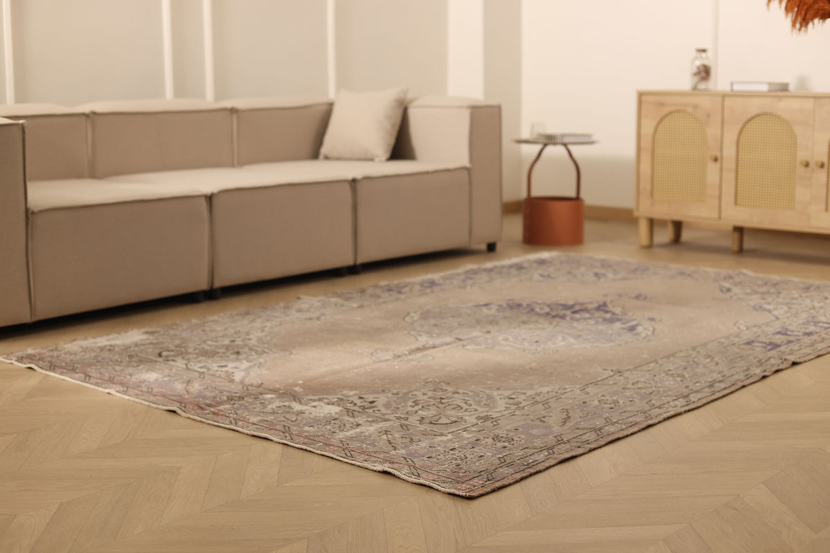 Vintage Isparta Turkish Area Rug 6x9 ft — Beige & Gray Floral