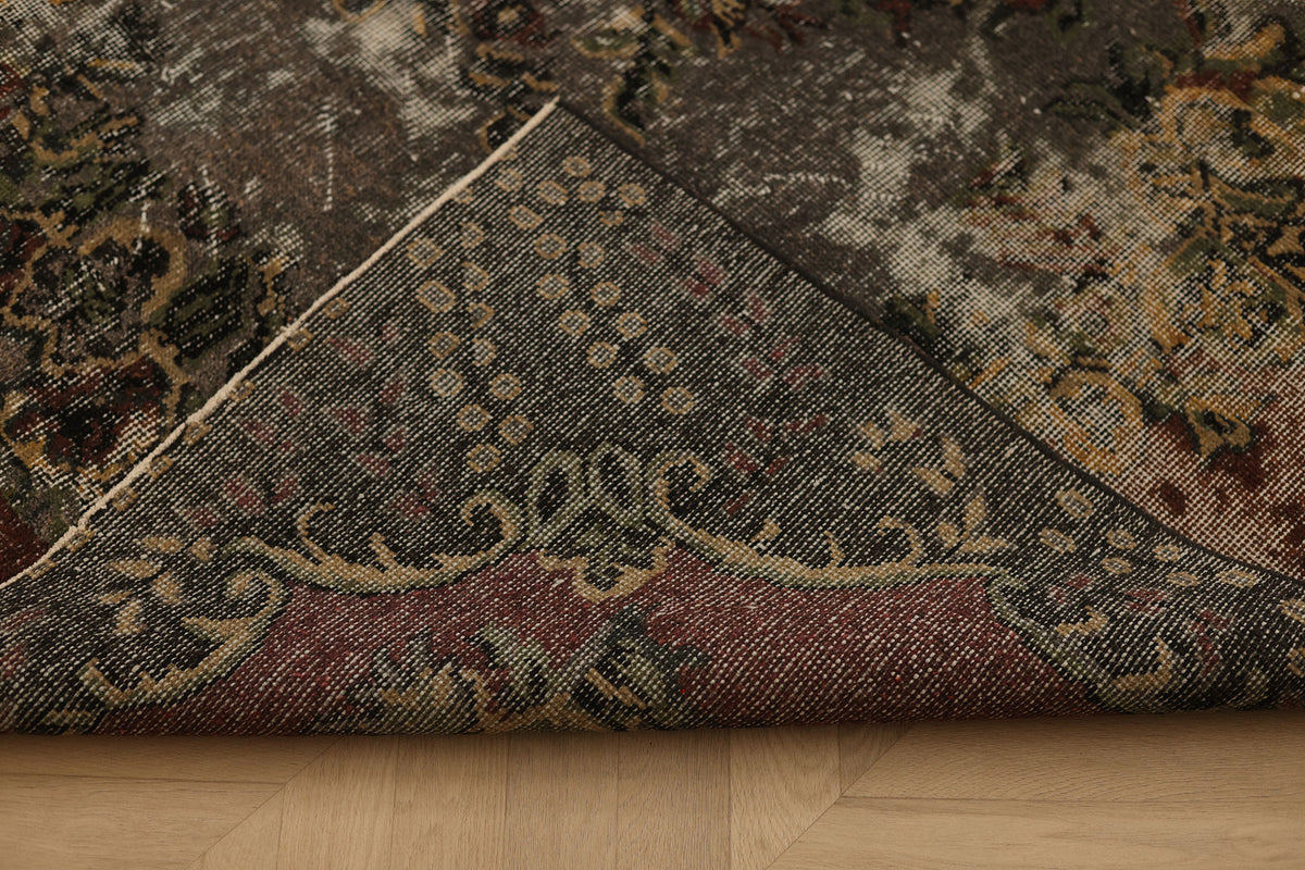 Vintage Isparta Turkish Area Rug 5x9 ft — Gray & Red Distressed
