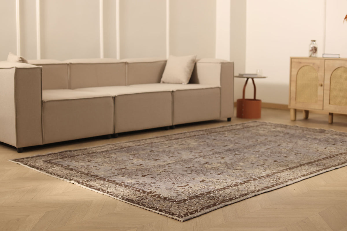 Vintage Isparta Turkish Area Rug 6x10 ft — Gray & Brown Floral (No. 40109)