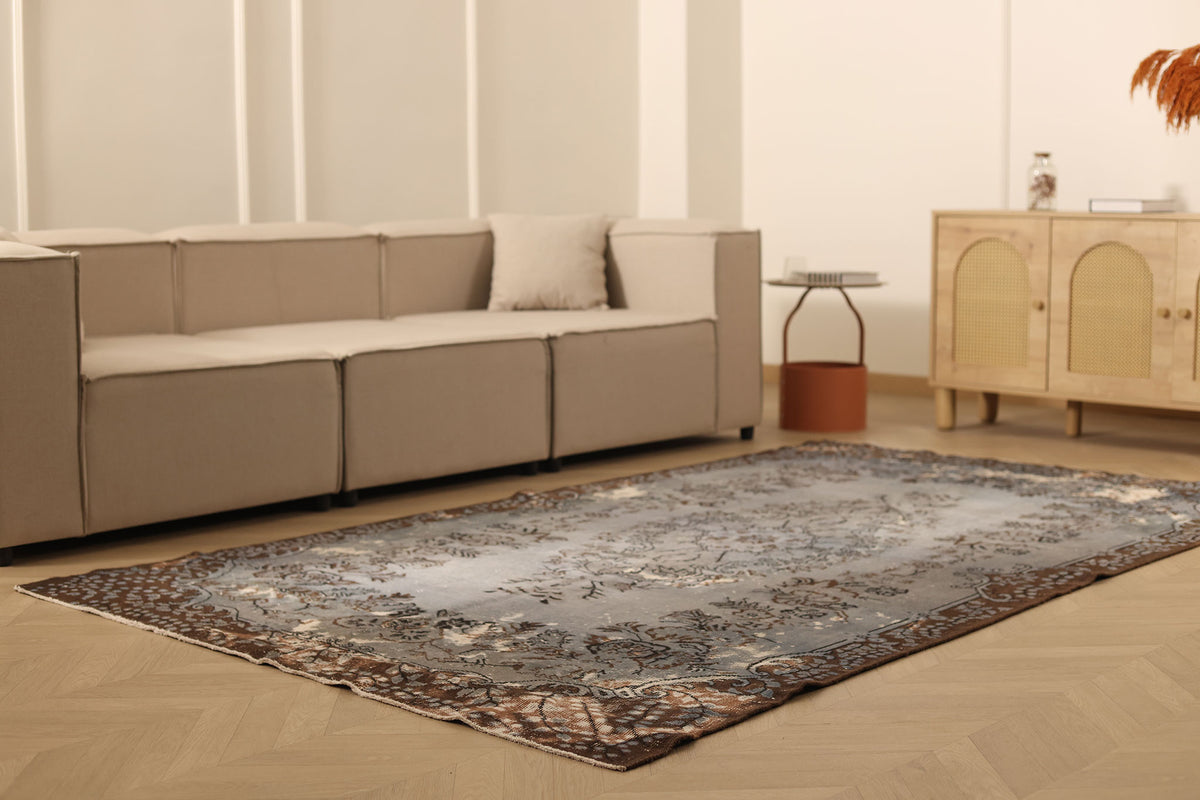 Vintage Isparta Turkish Area Rug 5x9 ft — Gray & Brown Distressed (No. 40129)