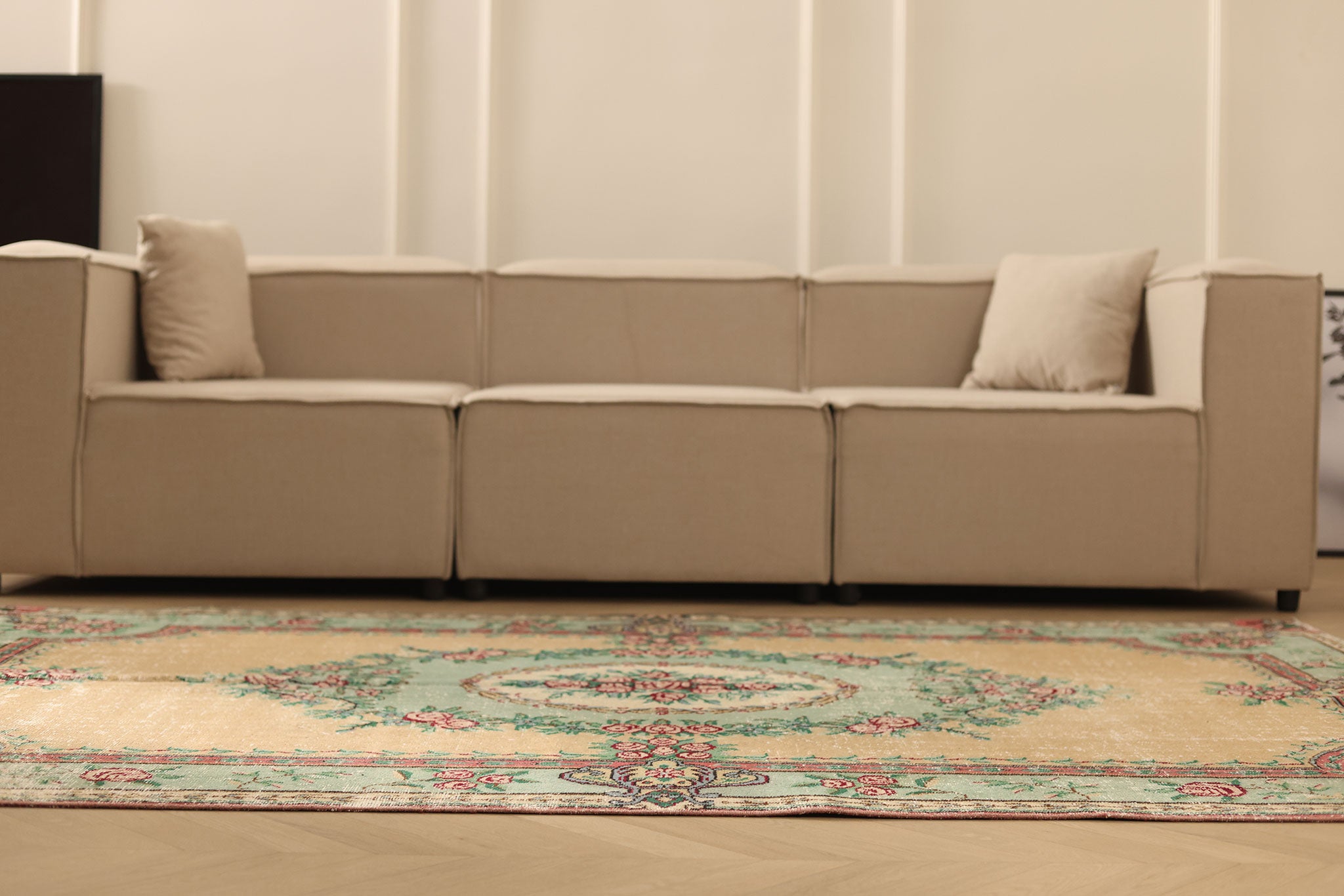 Vintage Isparta Turkish Area Rug 5x8 ft — Beige & Green Floral (No. 40184)