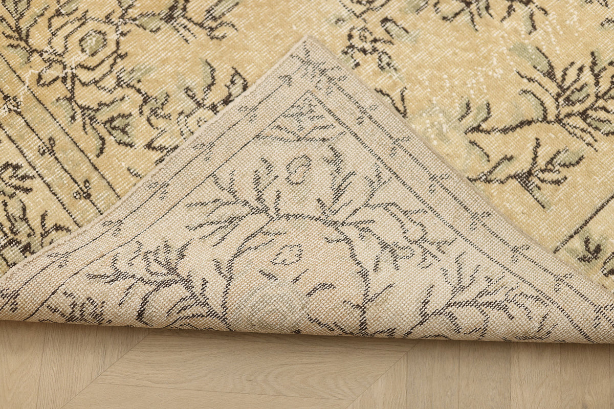 Vintage Isparta Turkish Area Rug 5x9 ft — Beige Floral (No. 40287)