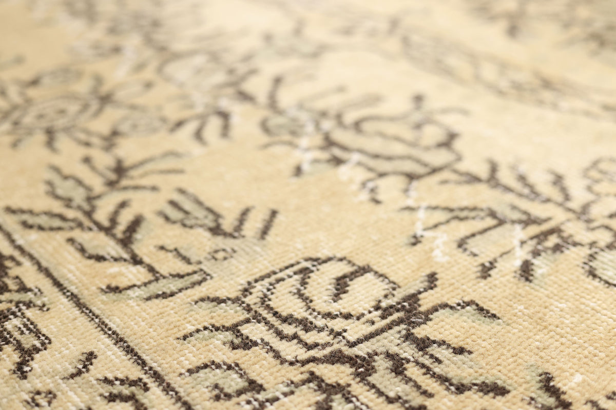 Vintage Isparta Turkish Area Rug 5x9 ft — Beige Floral (No. 40287)